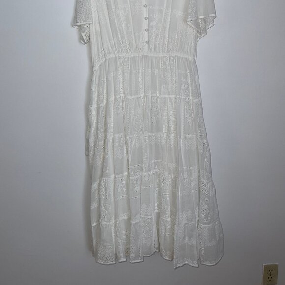 Forever New Curve White Zadie Flutter Sleeve Midi Dress in Size 18 - Picture 9 of 17